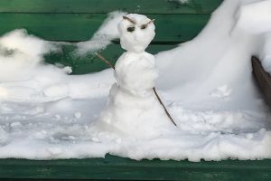 mini sneeuwpop duivel